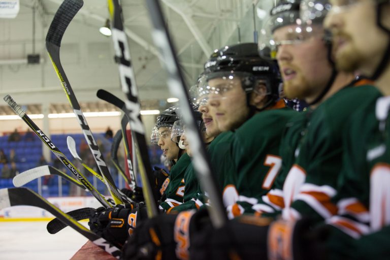 Hockey: Le circuit universitaire canadien en déclin, vraiment?