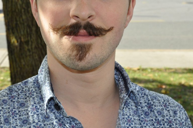 REPORTAGE: Movember — Des moustaches qui ont (trop) de panache?