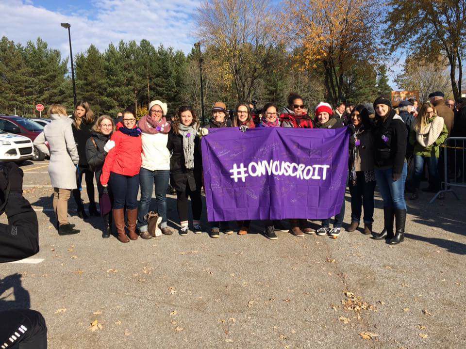 Le Groupe d’Actions Femmes de l’UQTR (ici, lors du rassemblement contre la culture du viol en novembre 2016 est également une ressource d’aide pour les victimes de violences sexuelles. Photo : Groupe d’Actions Femmes de l’UQTR.